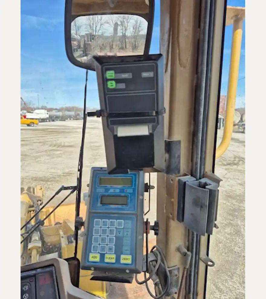 1995 Caterpillar 938F - Caterpillar Loaders - caterpillar-loaders-938f-1b56778e-10.jpg