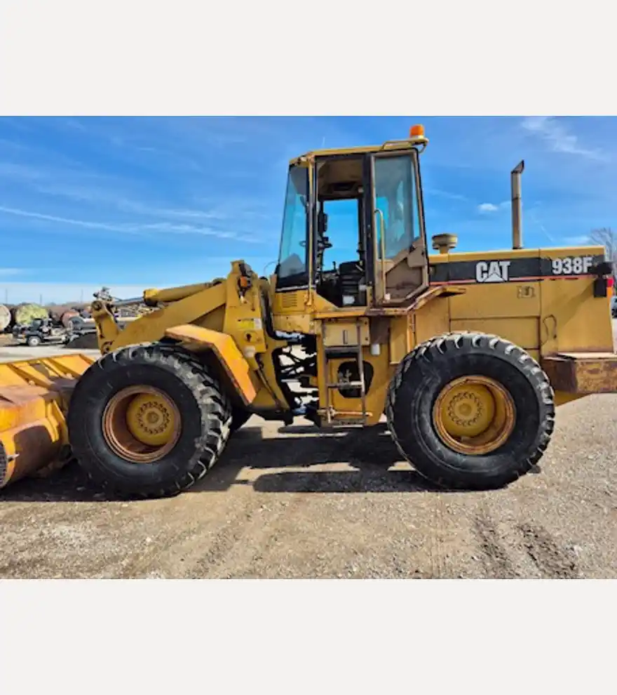 1995 Caterpillar 938F - Caterpillar Loaders - caterpillar-loaders-938f-1b56778e-2.jpg