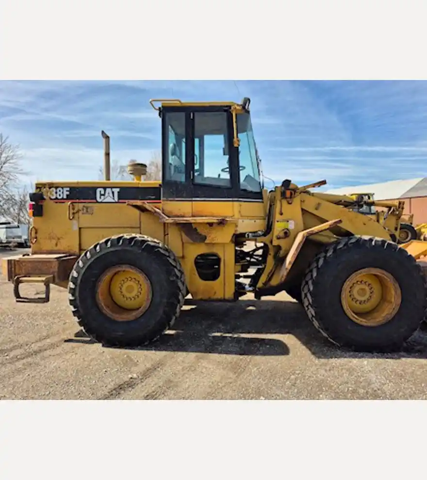 1995 Caterpillar 938F - Caterpillar Loaders - caterpillar-loaders-938f-1b56778e-3.jpg