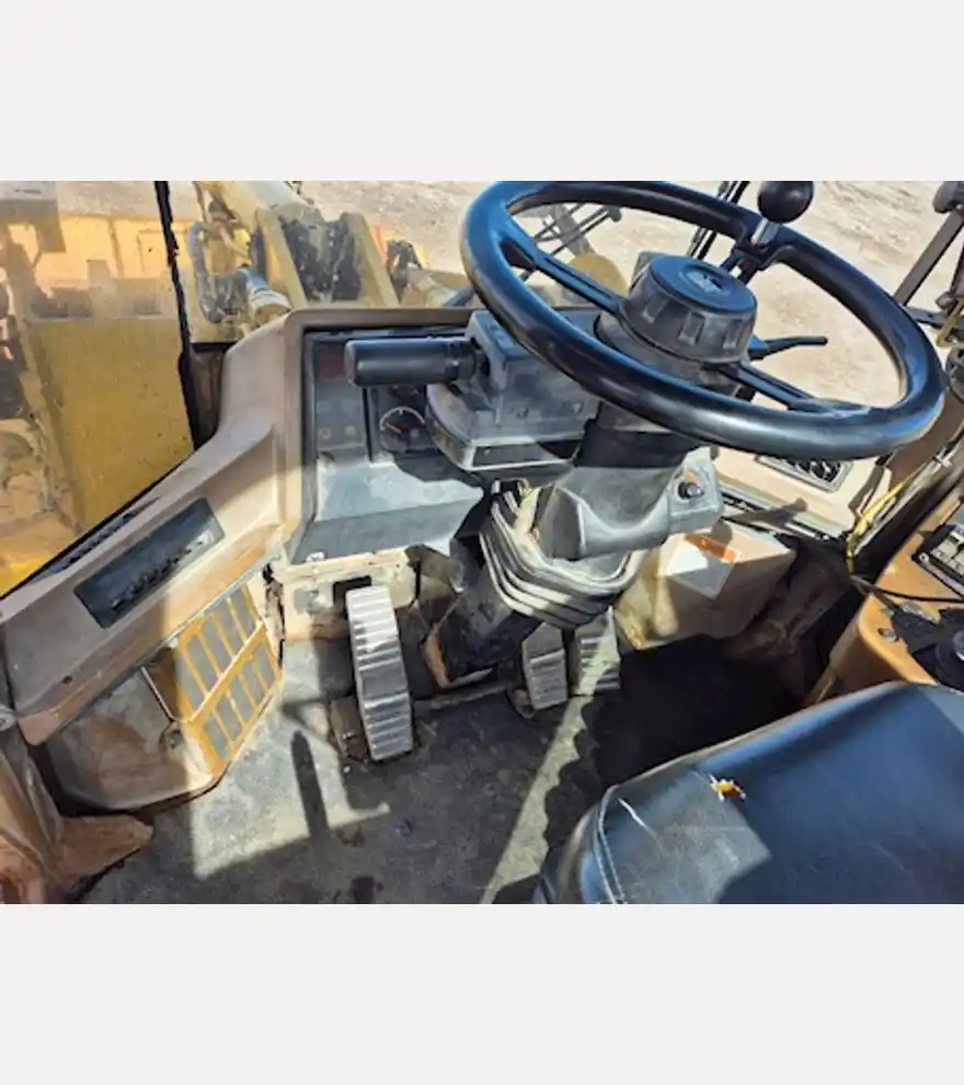 1995 Caterpillar 938F - Caterpillar Loaders - caterpillar-loaders-938f-1b56778e-8.jpg