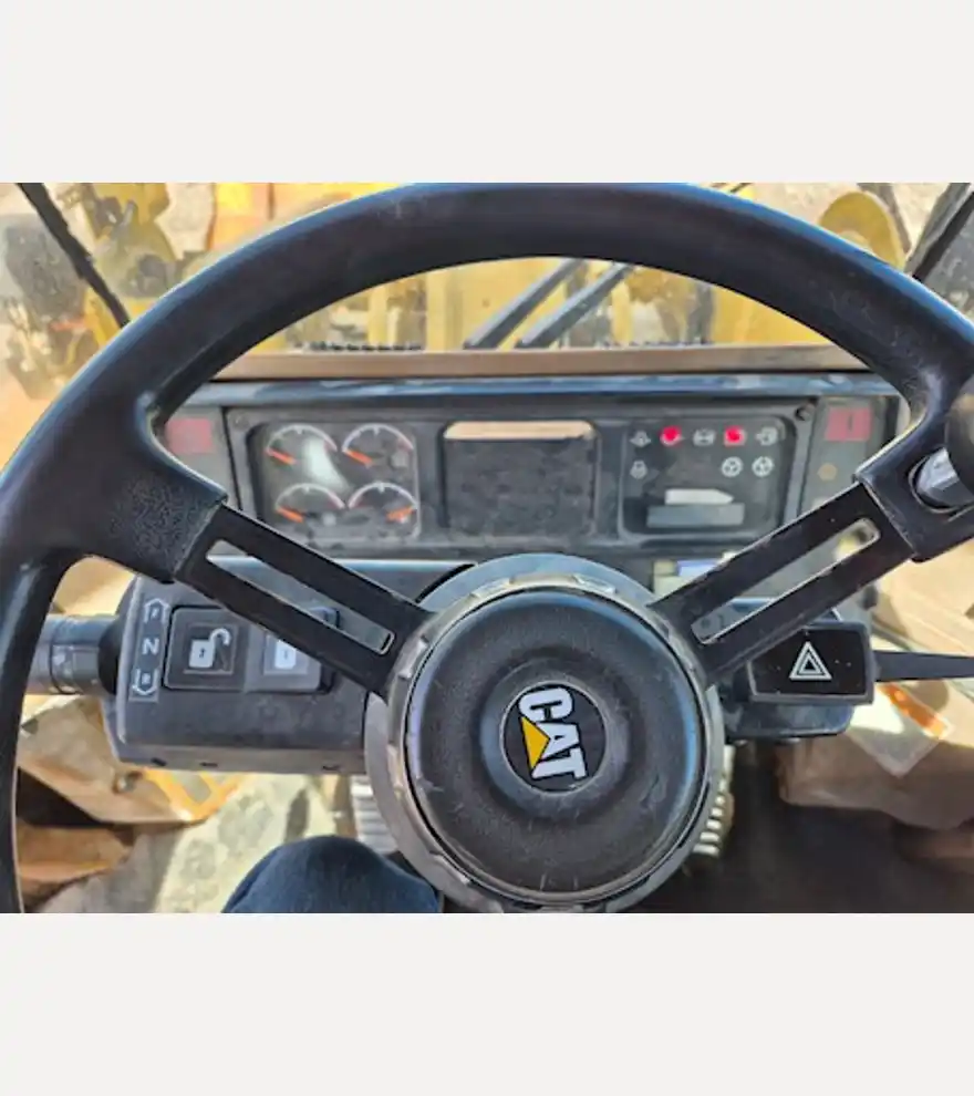 1995 Caterpillar 938F - Caterpillar Loaders - caterpillar-loaders-938f-1b56778e-9.jpg
