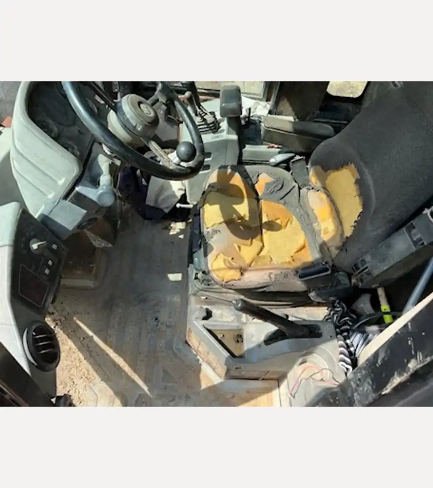 1999 Caterpillar 938G - Caterpillar Loaders - caterpillar-loaders-938g-0d5e7bdd-6.jpg