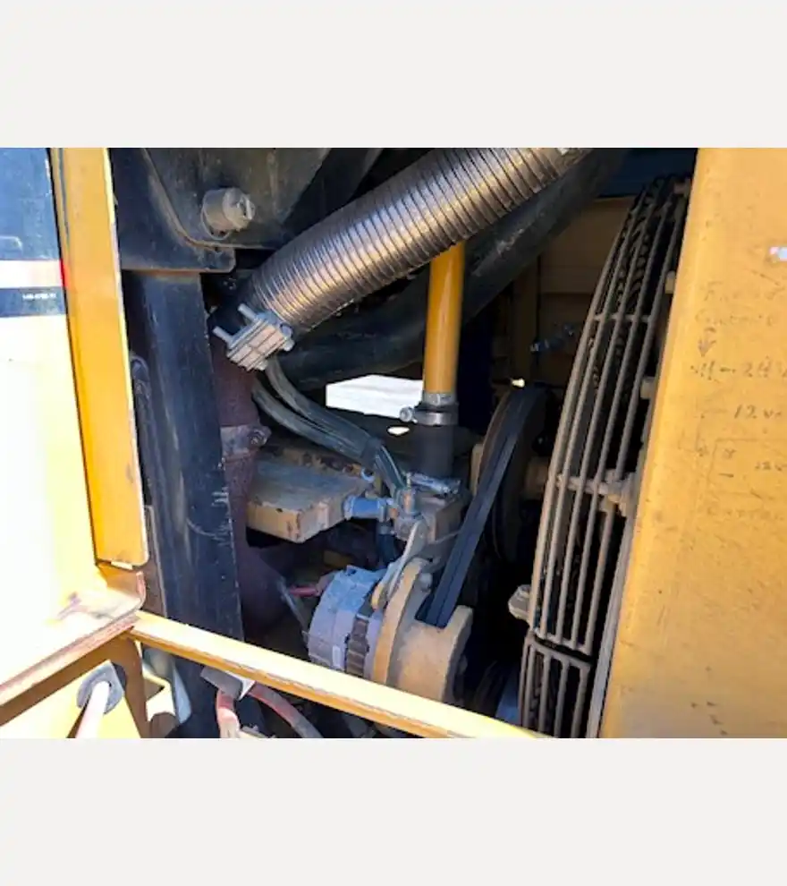 2001 Caterpillar 963C - Caterpillar Loaders - caterpillar-loaders-963c-73fe6b84-11.jpeg