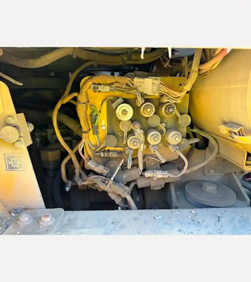 2001 Caterpillar 963C - Caterpillar Loaders - caterpillar-loaders-963c-73fe6b84-6.jpeg