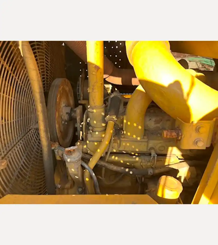 1986 Caterpillar 973 - Caterpillar Loaders - caterpillar-loaders-973-3b68647d-10.jpg
