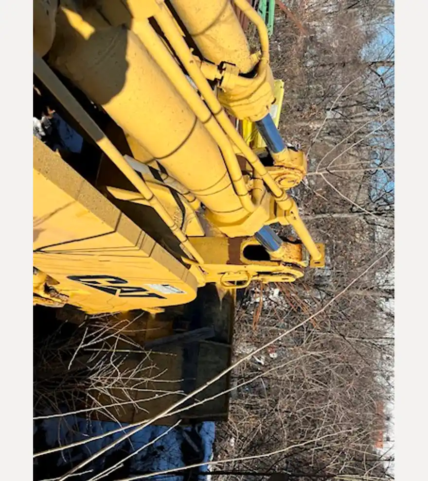 1986 Caterpillar 973 - Caterpillar Loaders - caterpillar-loaders-973-3b68647d-11.jpg