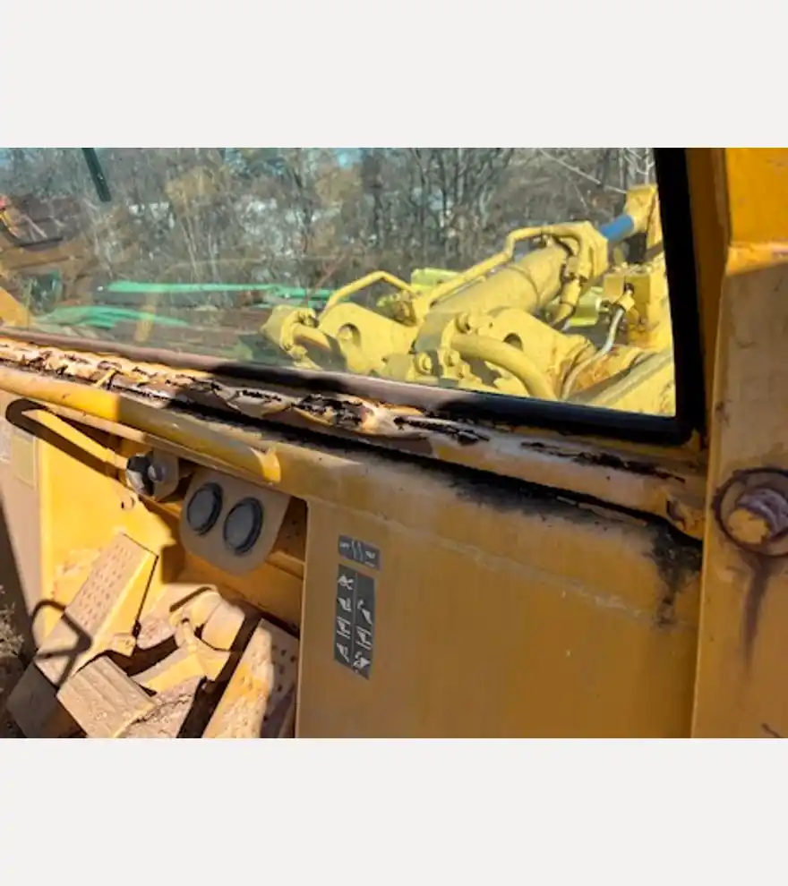 1986 Caterpillar 973 - Caterpillar Loaders - caterpillar-loaders-973-3b68647d-5.jpg
