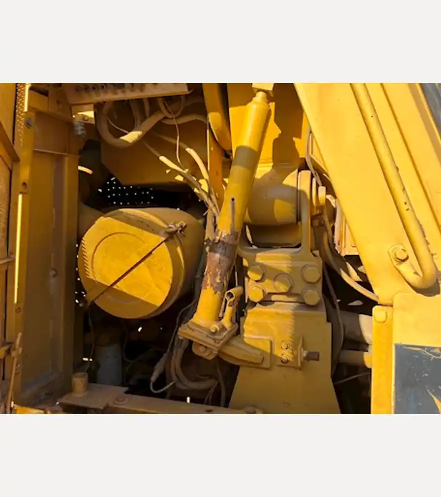 1986 Caterpillar 973 - Caterpillar Loaders - caterpillar-loaders-973-3b68647d-9.jpg