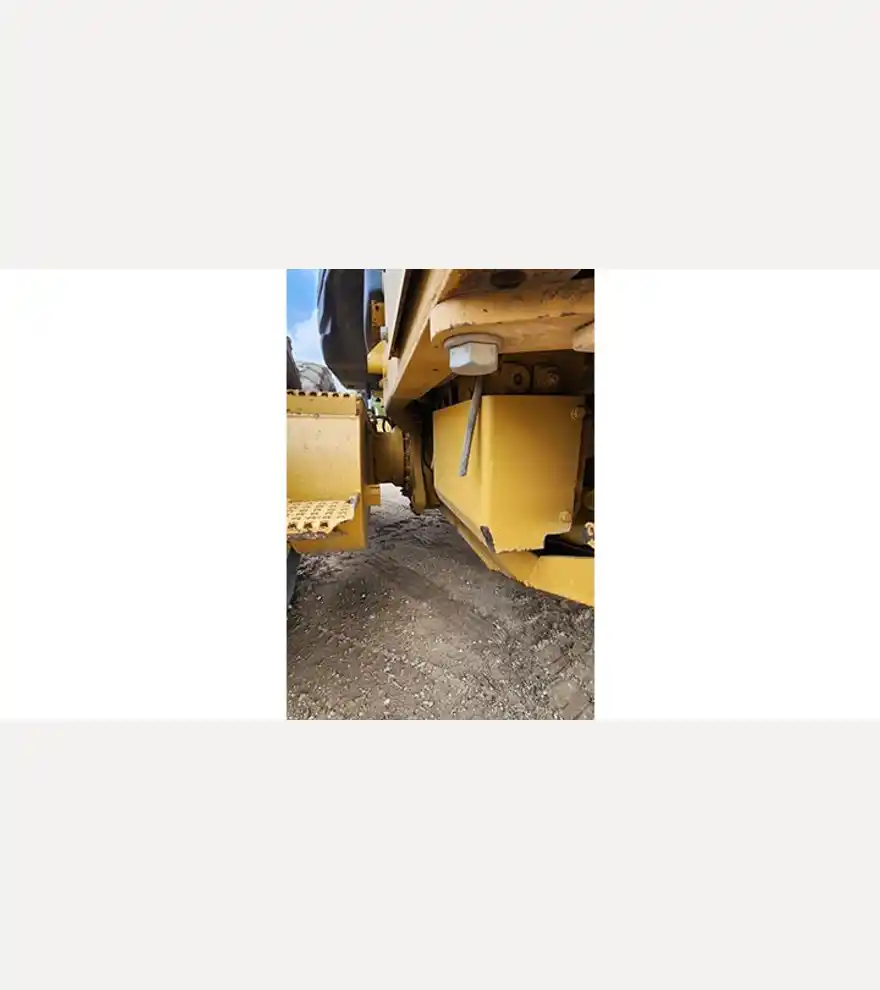 2006 Caterpillar 140H - Caterpillar Motor Grader - caterpillar-motor-grader-140h-0d2f9184-18.jpg