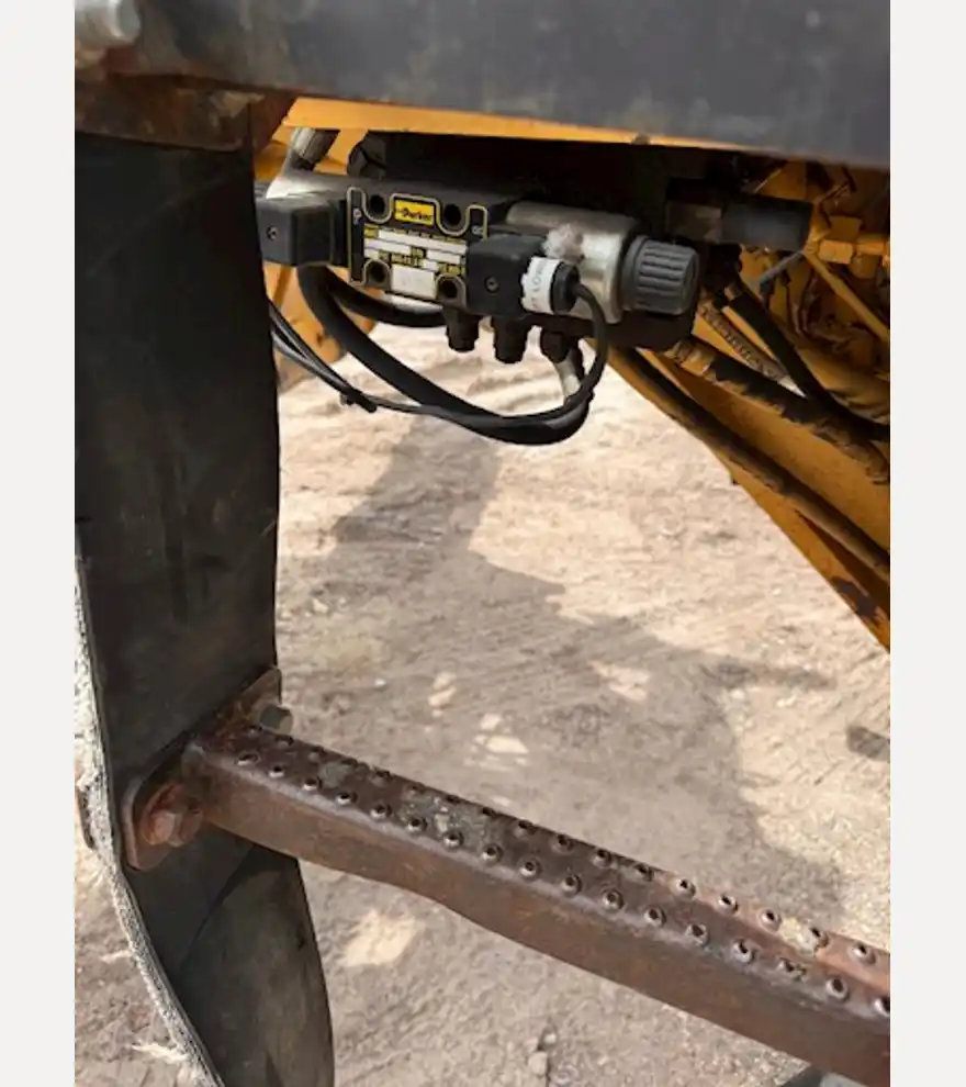 2002 Caterpillar 140H - Caterpillar Motor Grader - caterpillar-motor-grader-140h-b1214440-16.jpeg