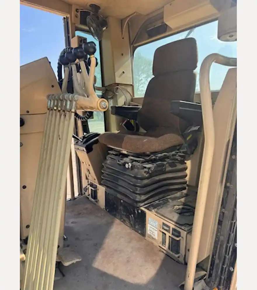 2005 Caterpillar 140H - Caterpillar Motor Grader - caterpillar-motor-grader-140h-de89f903-10.jpeg