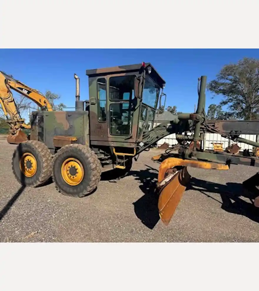 1985 Caterpillar Ex-Army 130G - Caterpillar Motor Grader - caterpillar-motor-grader-ex-army-130g-62e7db86-8.jpeg