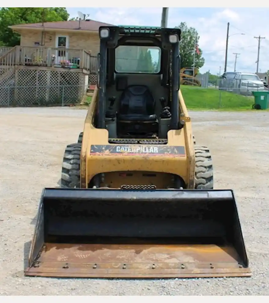 2002 Caterpillar 226 - Caterpillar Skid Steers - caterpillar-skid-steers-226-0b4b7d28-1.jpg
