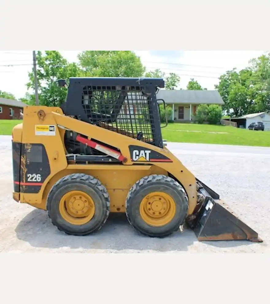 2002 Caterpillar 226 - Caterpillar Skid Steers - caterpillar-skid-steers-226-0b4b7d28-3.jpg