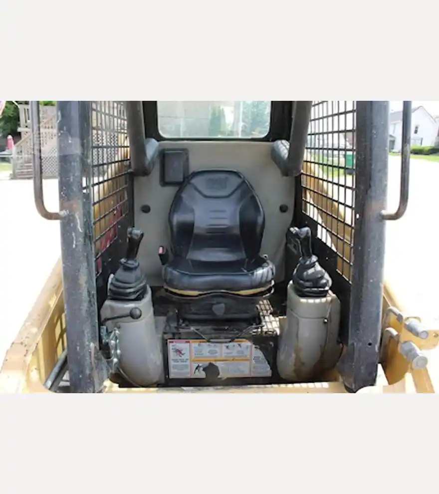 2002 Caterpillar 226 - Caterpillar Skid Steers - caterpillar-skid-steers-226-0b4b7d28-7.jpg
