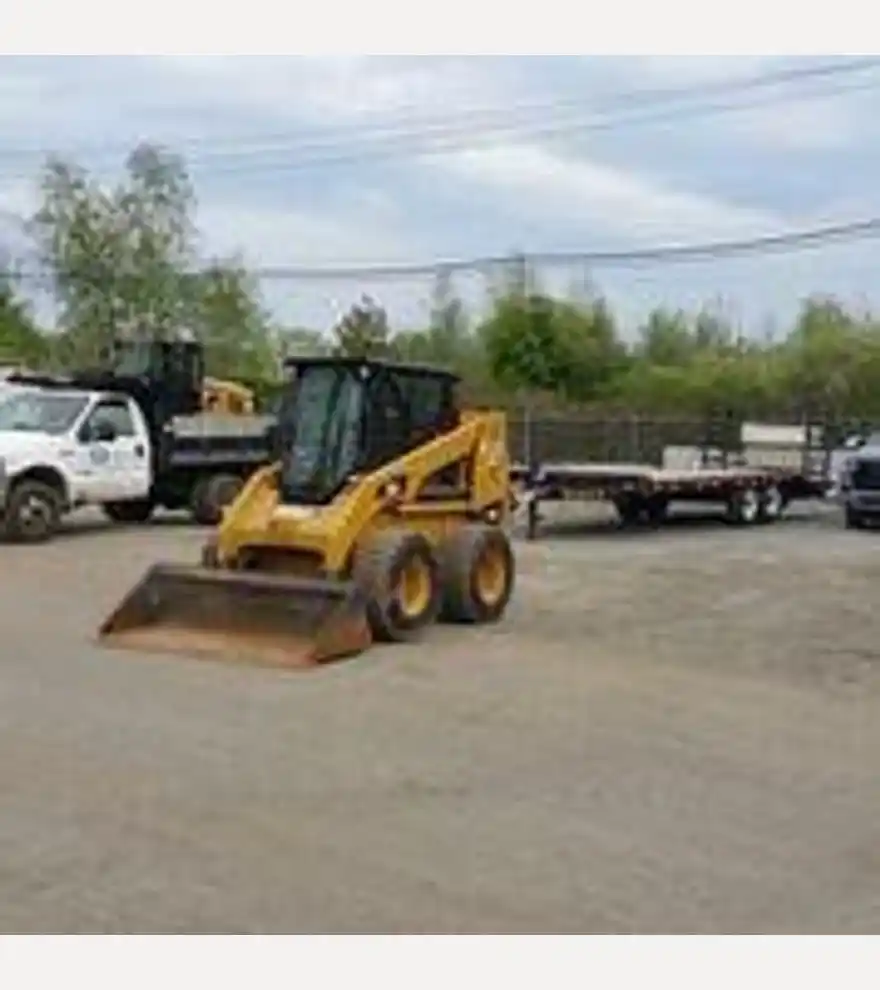 2012 Caterpillar 236B3 - Caterpillar Skid Steers - caterpillar-skid-steers-236b3-ec70402c-2.jpg