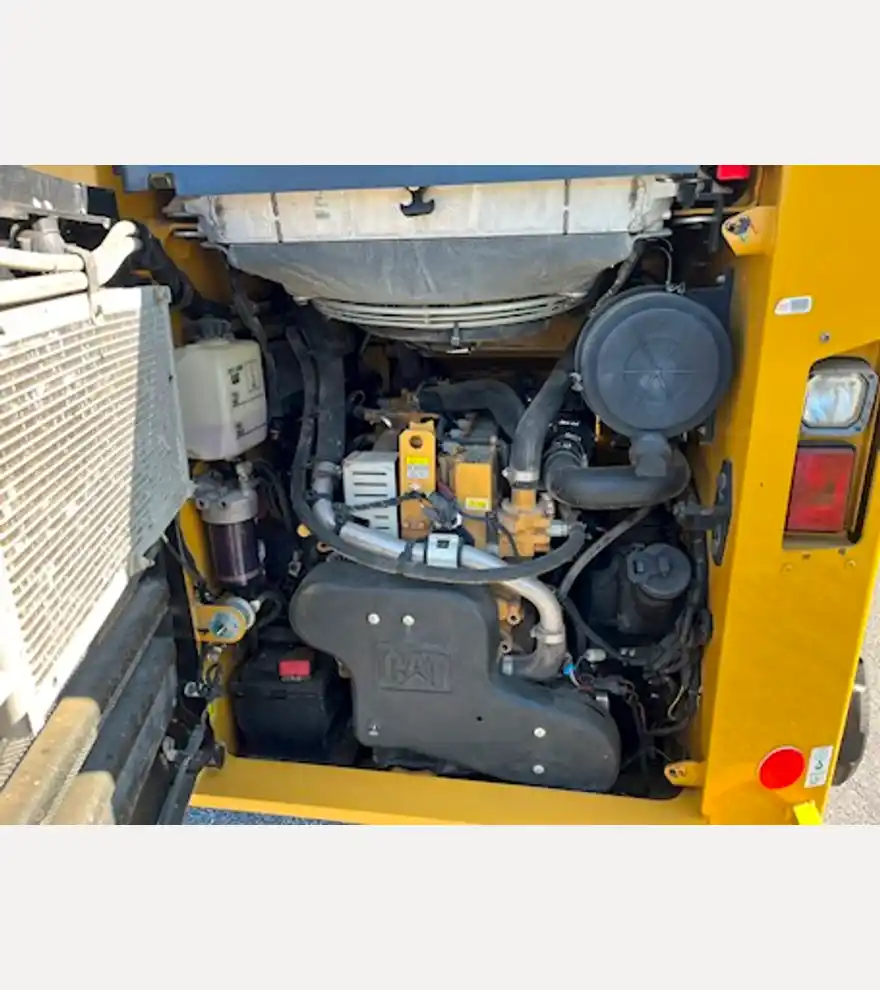 2019 Caterpillar 279D HF - Caterpillar Skid Steers - caterpillar-skid-steers-279d-hf-8422e421-8.jpg