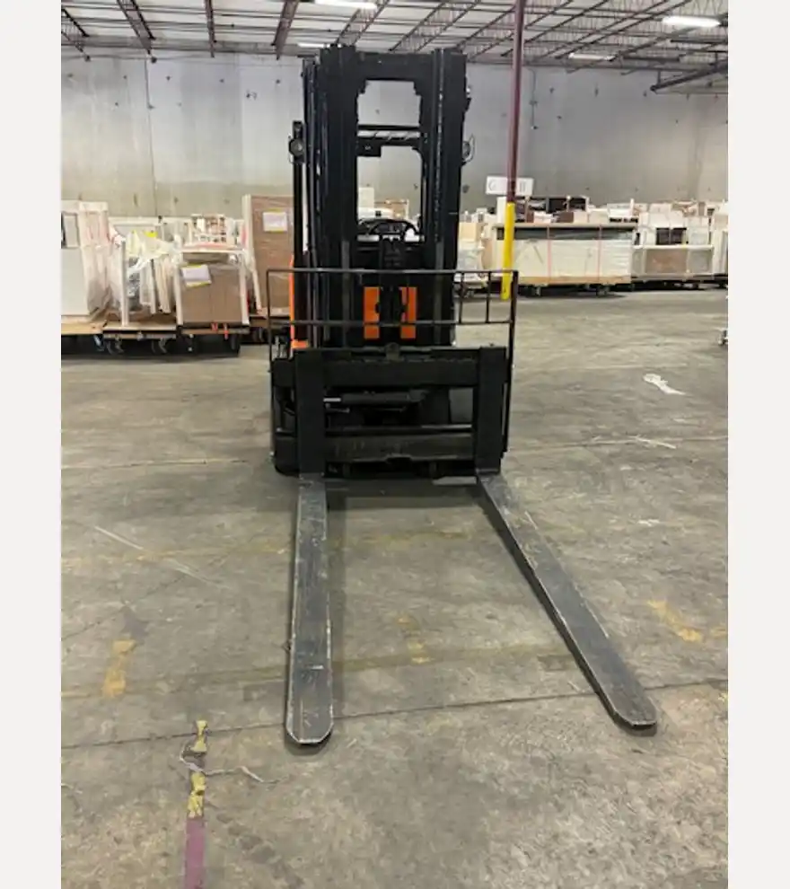 2011 Clark GCC70-L - Clark Forklifts - clark-forklifts-gcc70-l-081b39d0-7.JPG