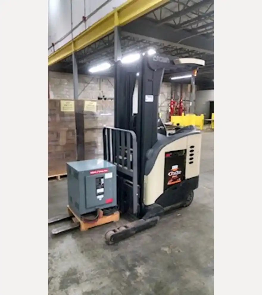 2000 Crown RR5020-35 - Crown Forklifts - crown-forklifts-rr5020-35-d43984c2-1.jpg