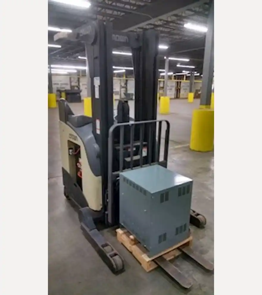 2000 Crown RR5020-35 - Crown Forklifts - crown-forklifts-rr5020-35-d43984c2-2.jpg