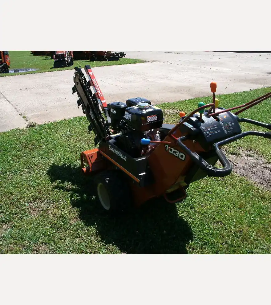 2005 Ditch Witch 1030 - Ditch Witch Other Construction Equipment - ditch-witch-other-construction-equipment-1030-e405dcf3-2.JPG