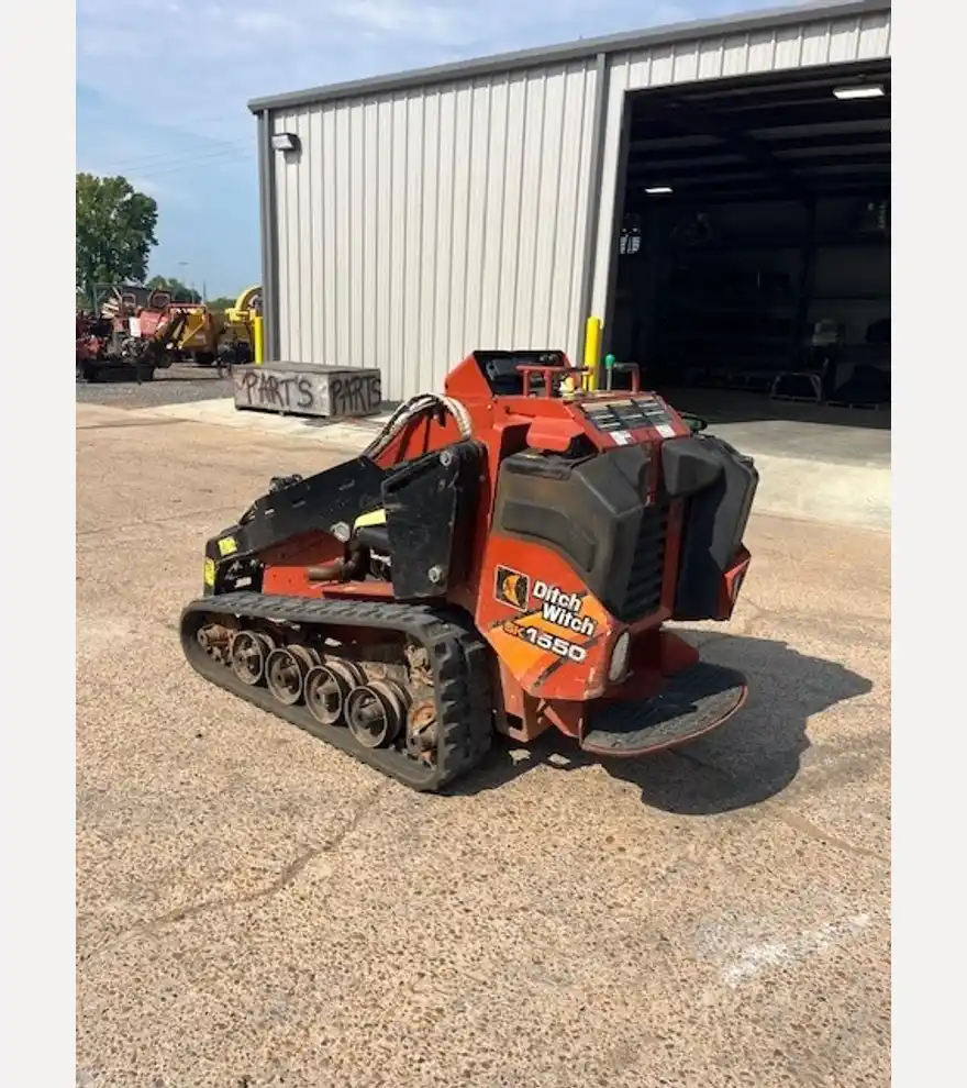 2018 Ditch Witch SK1550 - Ditch Witch Skid Steers - ditch-witch-skid-steers-sk1550-9039ac32-2.jpg