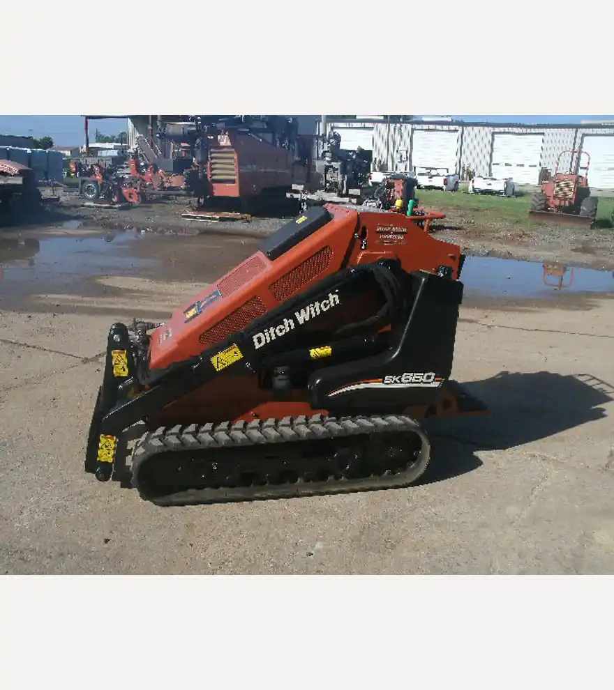 2010 Ditch Witch SK650 - Ditch Witch Skid Steers - ditch-witch-skid-steers-sk650-50fcb0d9-1.JPG