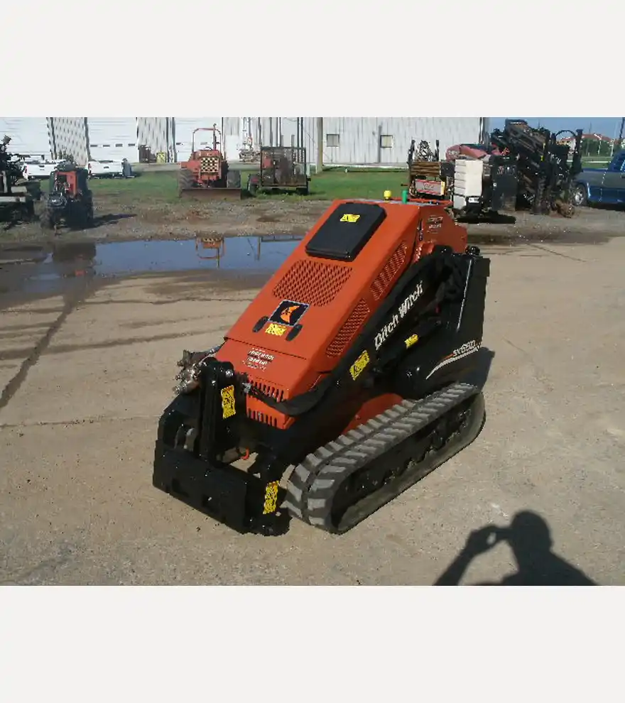 2010 Ditch Witch SK650 - Ditch Witch Skid Steers - ditch-witch-skid-steers-sk650-50fcb0d9-2.JPG