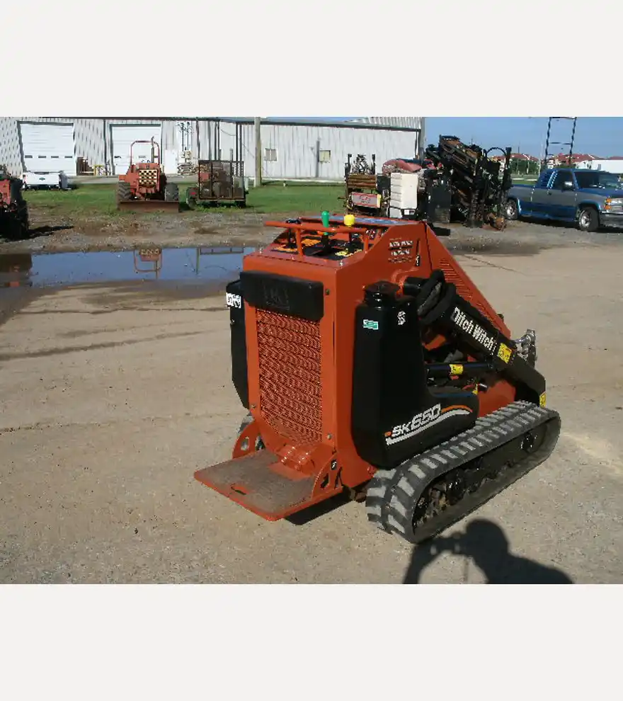 2010 Ditch Witch SK650 - Ditch Witch Skid Steers - ditch-witch-skid-steers-sk650-50fcb0d9-3.JPG