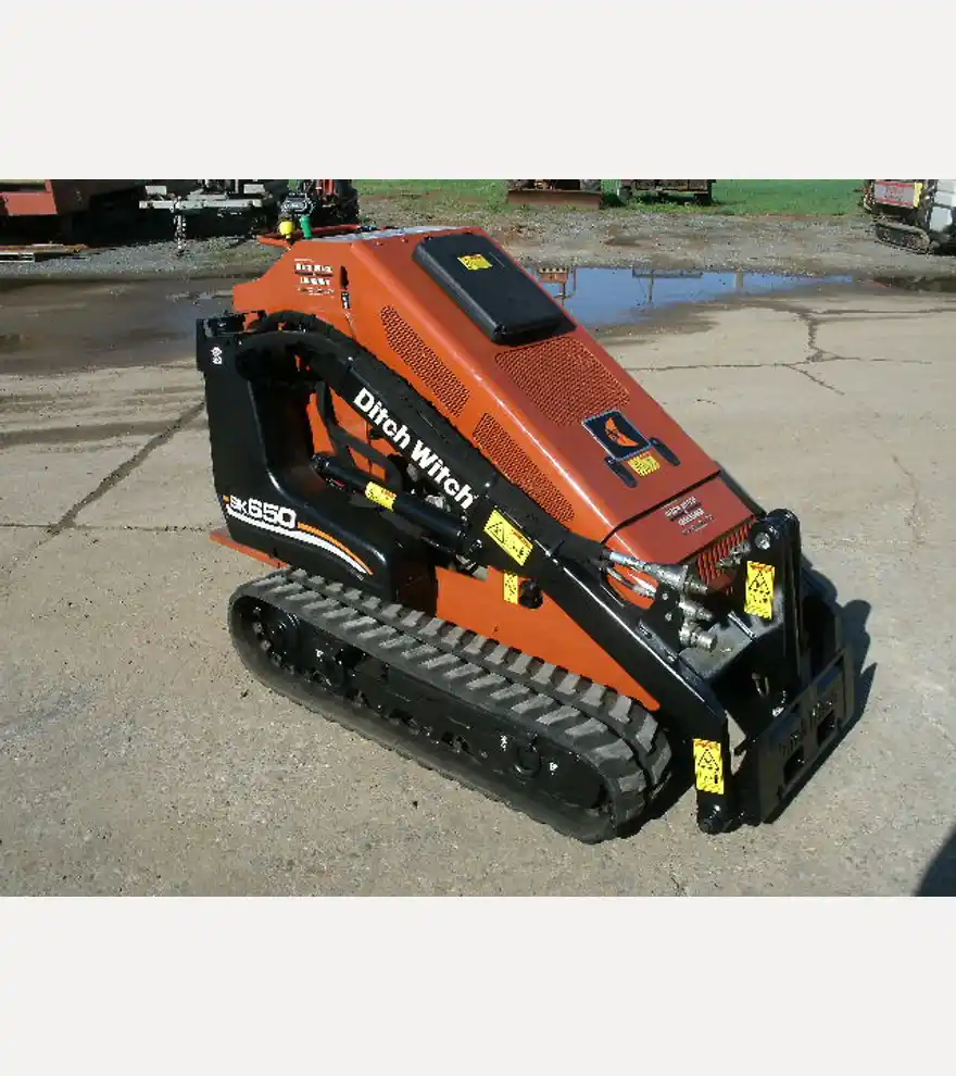 2010 Ditch Witch SK650 - Ditch Witch Skid Steers - ditch-witch-skid-steers-sk650-50fcb0d9-5.JPG
