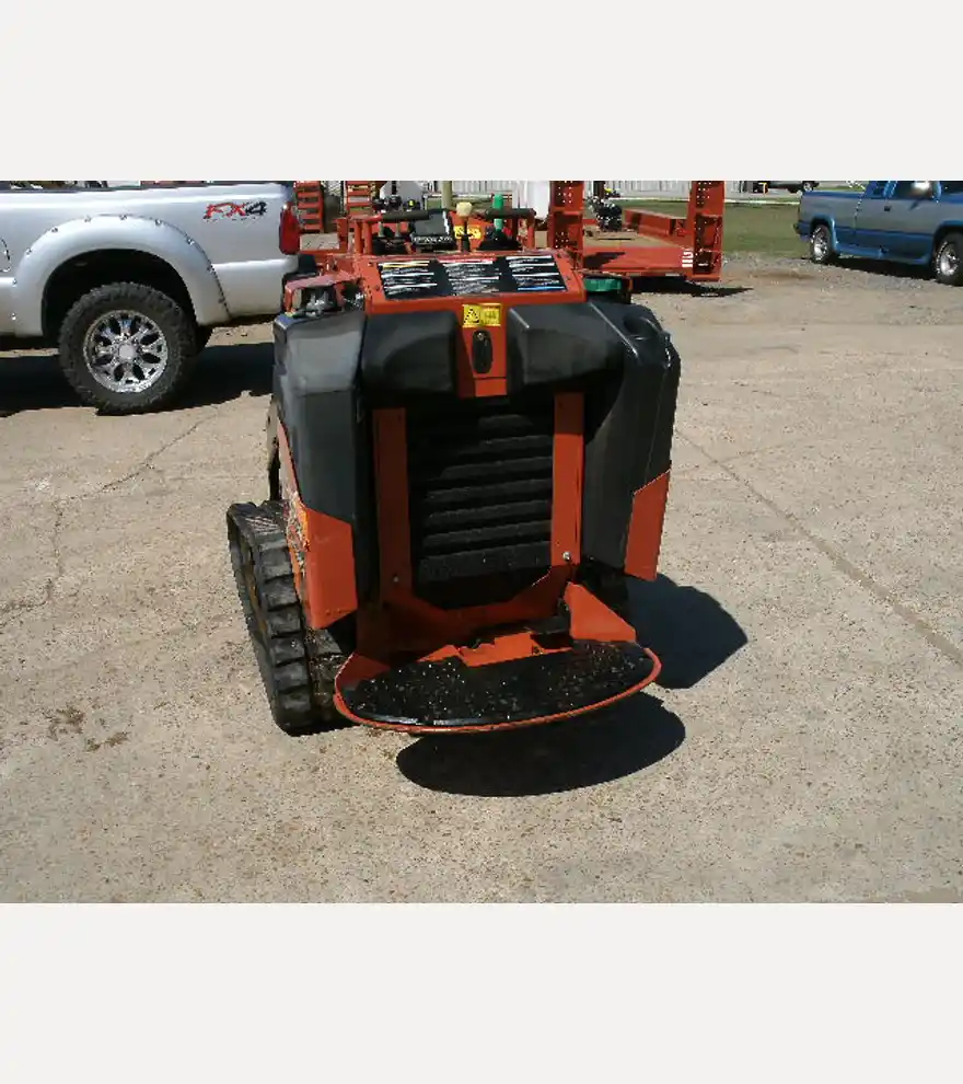 2015 Ditch Witch SK850 - Ditch Witch Skid Steers - ditch-witch-skid-steers-sk850-accfa297-5.JPG
