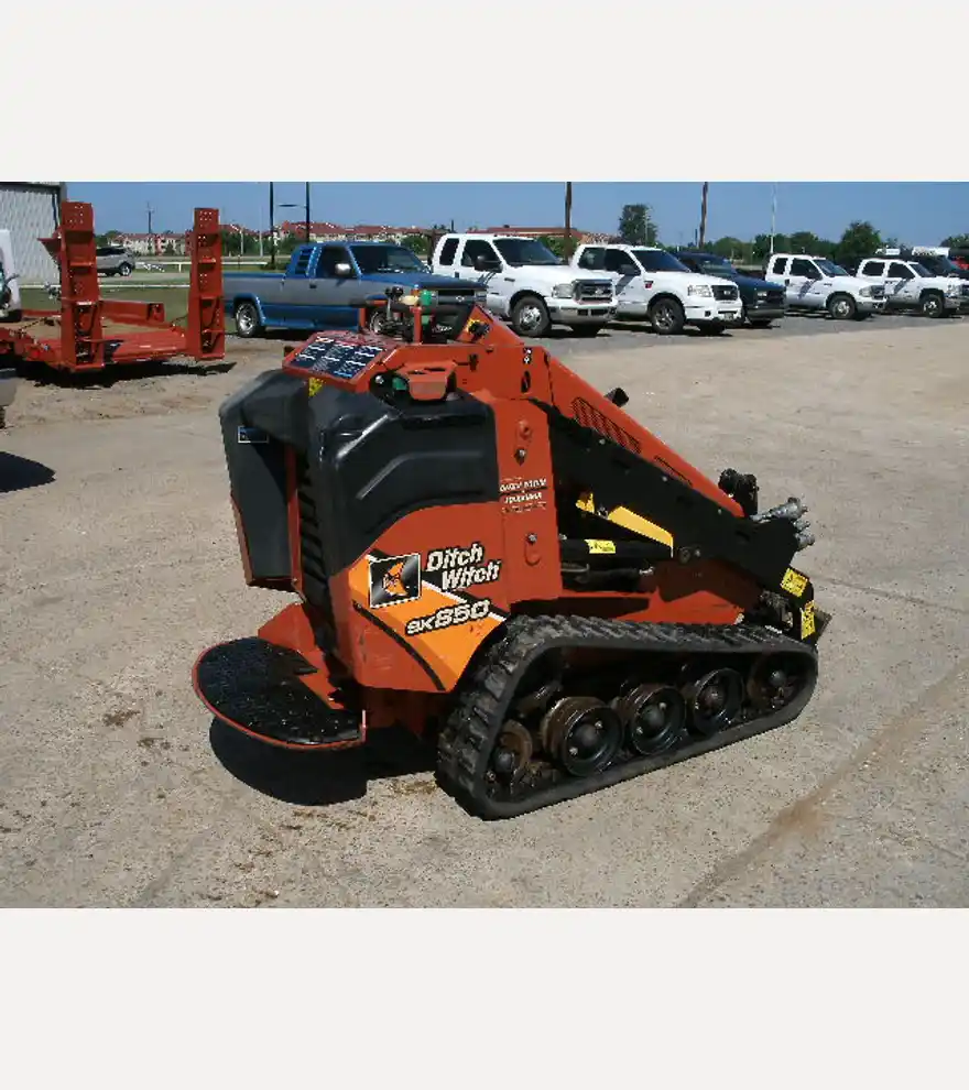 2015 Ditch Witch SK850 - Ditch Witch Skid Steers - ditch-witch-skid-steers-sk850-accfa297-6.JPG