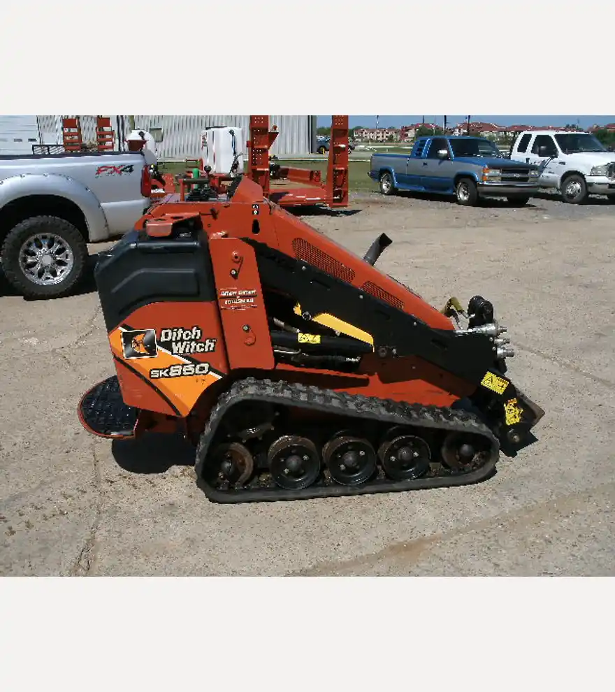 2015 Ditch Witch SK850 - Ditch Witch Skid Steers - ditch-witch-skid-steers-sk850-accfa297-7.JPG
