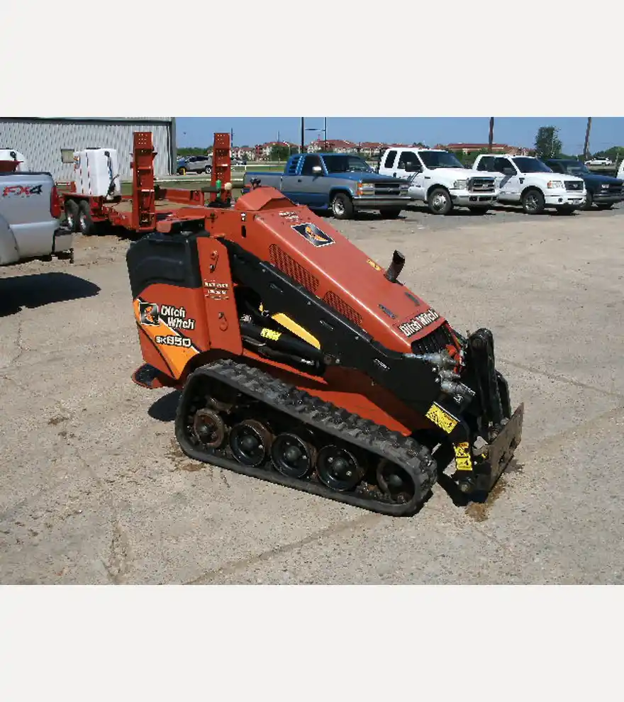 2015 Ditch Witch SK850 - Ditch Witch Skid Steers - ditch-witch-skid-steers-sk850-accfa297-8.JPG
