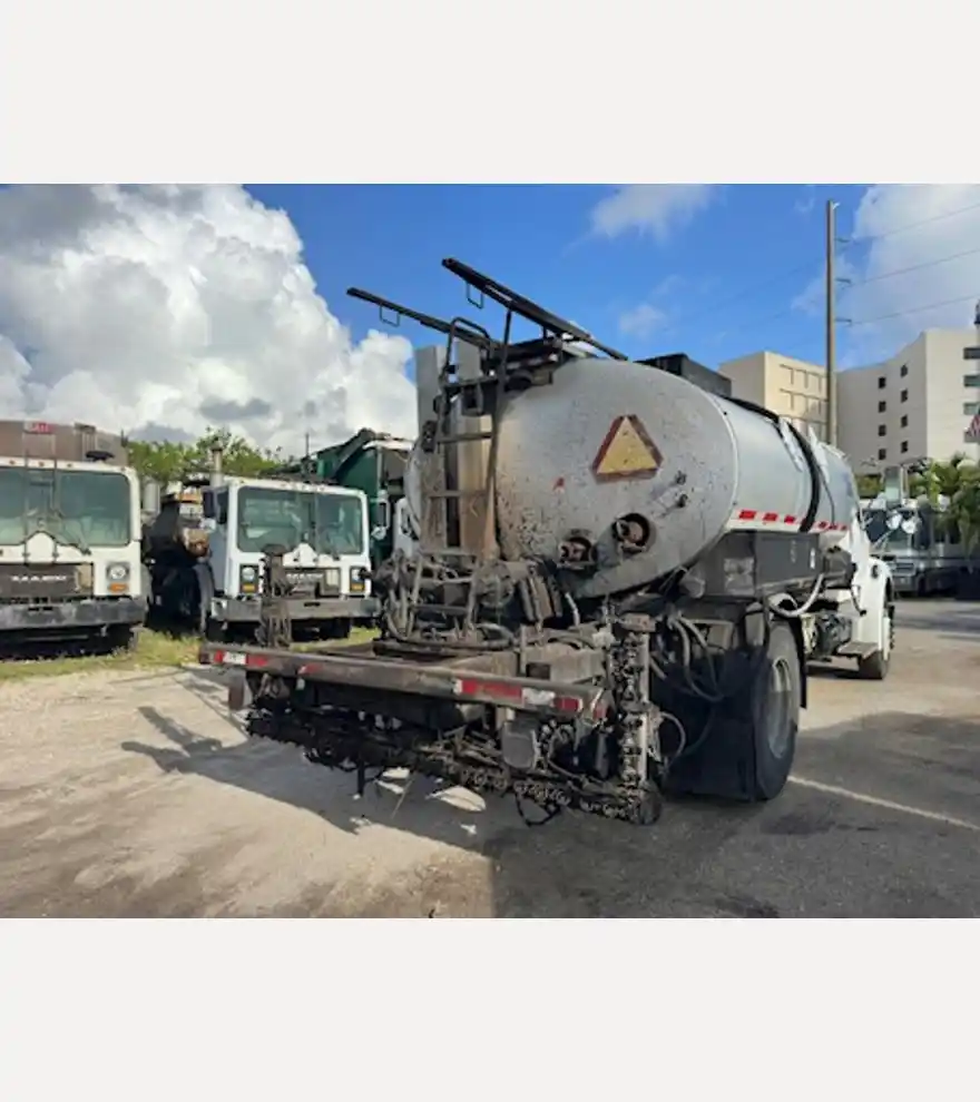 2001 Etnyre Centennial 2000 Gallon Asphalt Distributor - Etnyre Asphalt & Conrete - etnyre-asphalt-conrete-centennial-2000-gallon-asphalt-distributor-1ec8033f-11.jpg