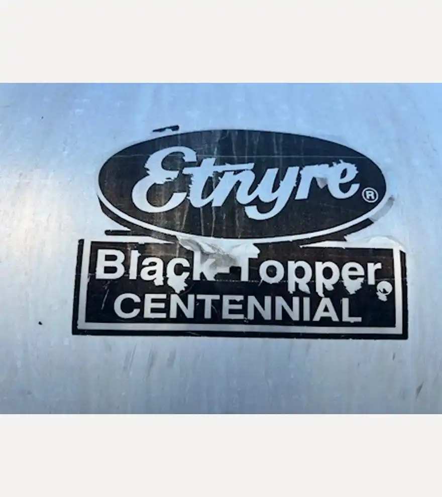 2001 Etnyre Centennial 2000 Gallon Asphalt Distributor - Etnyre Asphalt & Conrete - etnyre-asphalt-conrete-centennial-2000-gallon-asphalt-distributor-1ec8033f-4.jpg