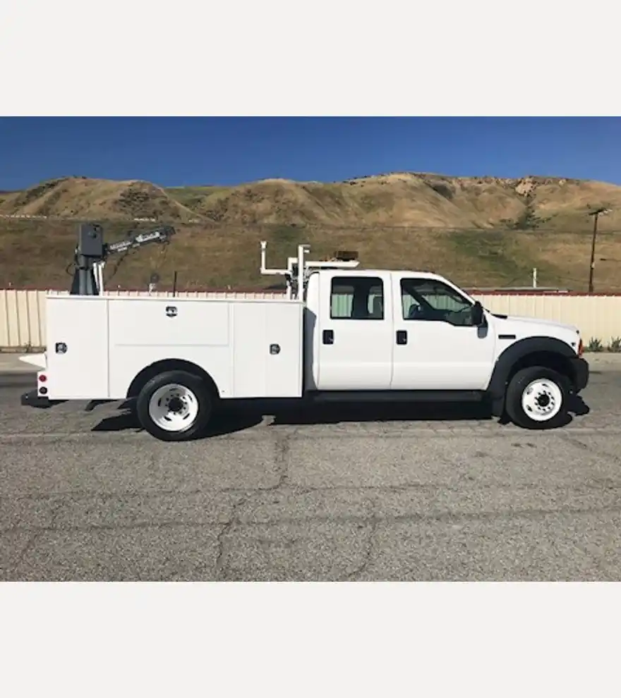 2006 Ford F-450 - Ford Cab Chassis Trucks - ford-cab-chassis-trucks-f-450-9f3188de-1.JPG