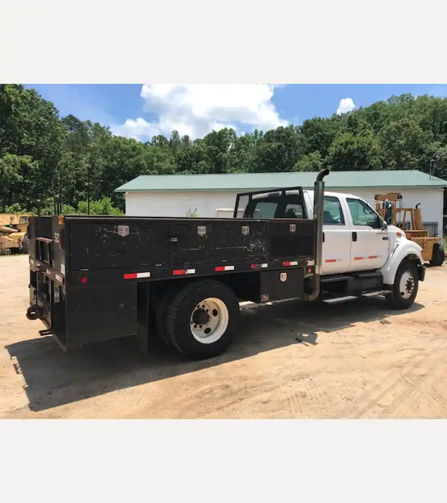 2004 Ford F650 XL Service Truck - Ford Cab Chassis Trucks - ford-cab-chassis-trucks-f650-xl-service-truck-924b77b7-3.jpg