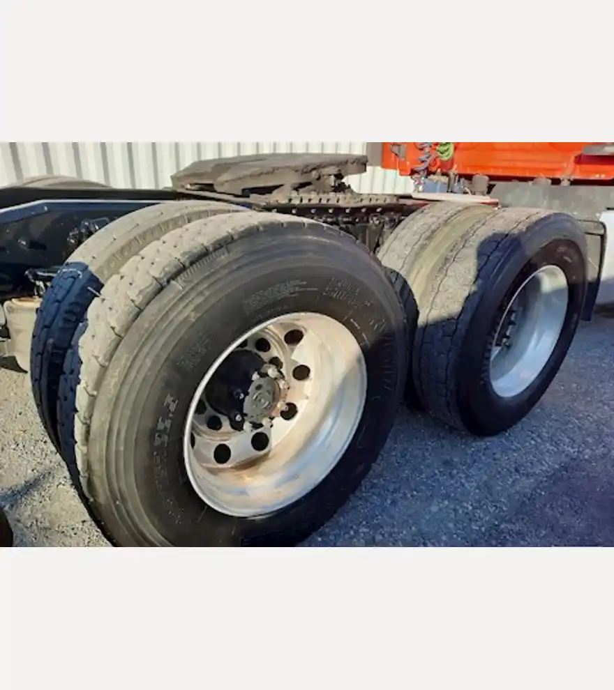 2019 Freightliner Cascadia 126 Road Tractor - Freightliner Cab Chassis Trucks - freightliner-cab-chassis-trucks-cascadia-126-road-tractor-29035ec2-6.jpg
