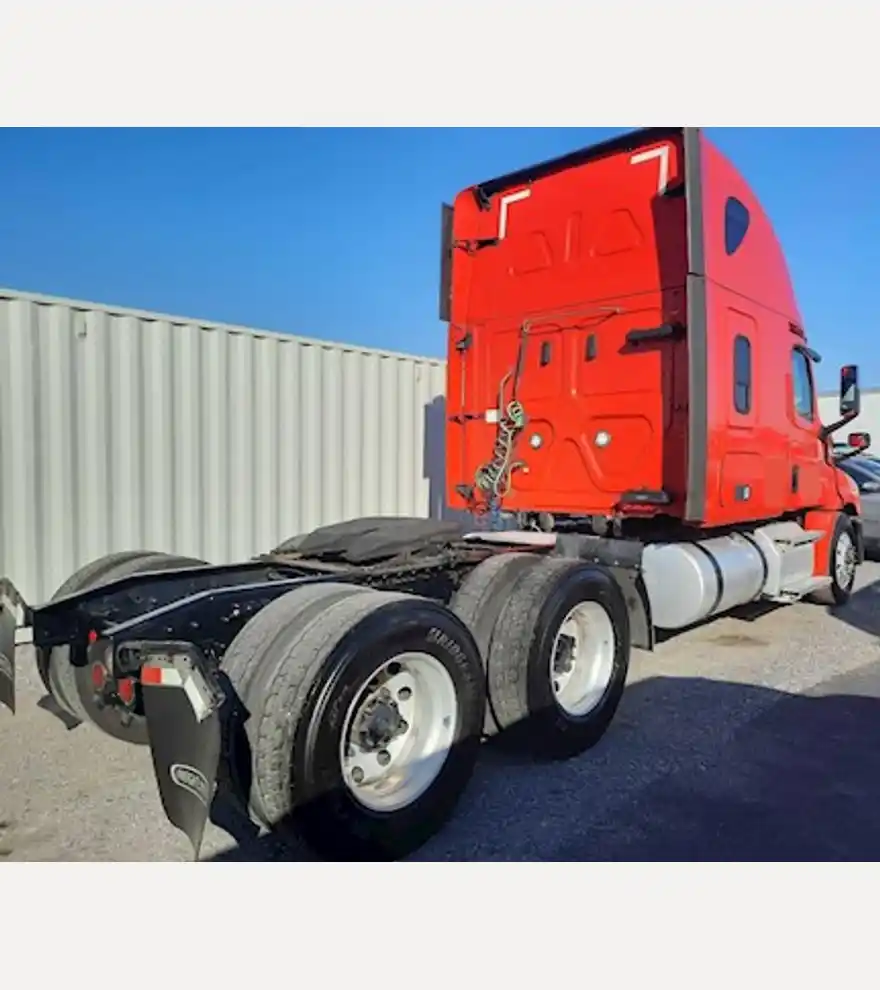 2019 Freightliner Cascadia 126 Road Tractor - Freightliner Cab Chassis Trucks - freightliner-cab-chassis-trucks-cascadia-126-road-tractor-a8553e07-2.jpg