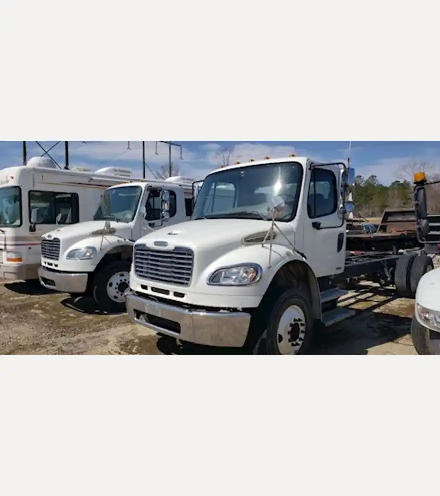 2010 Freightliner MM106042S - Freightliner Cab Chassis Trucks - freightliner-cab-chassis-trucks-mm106042s-d8f5e3ed-1.jpg