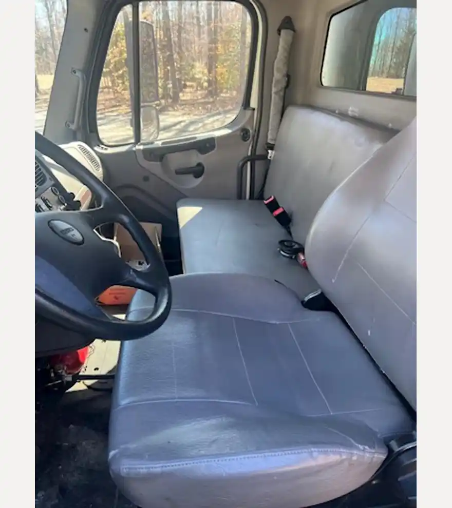 2016 Freightliner M2106 Box Truck - Freightliner Other Trucks & Trailers - freightliner-other-trucks-trailers-m2106-box-truck-2a4c246c-6.jpg