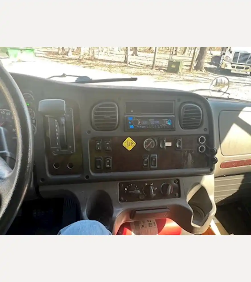 2016 Freightliner M2106 Box Truck - Freightliner Other Trucks & Trailers - freightliner-other-trucks-trailers-m2106-box-truck-2a4c246c-7.jpg
