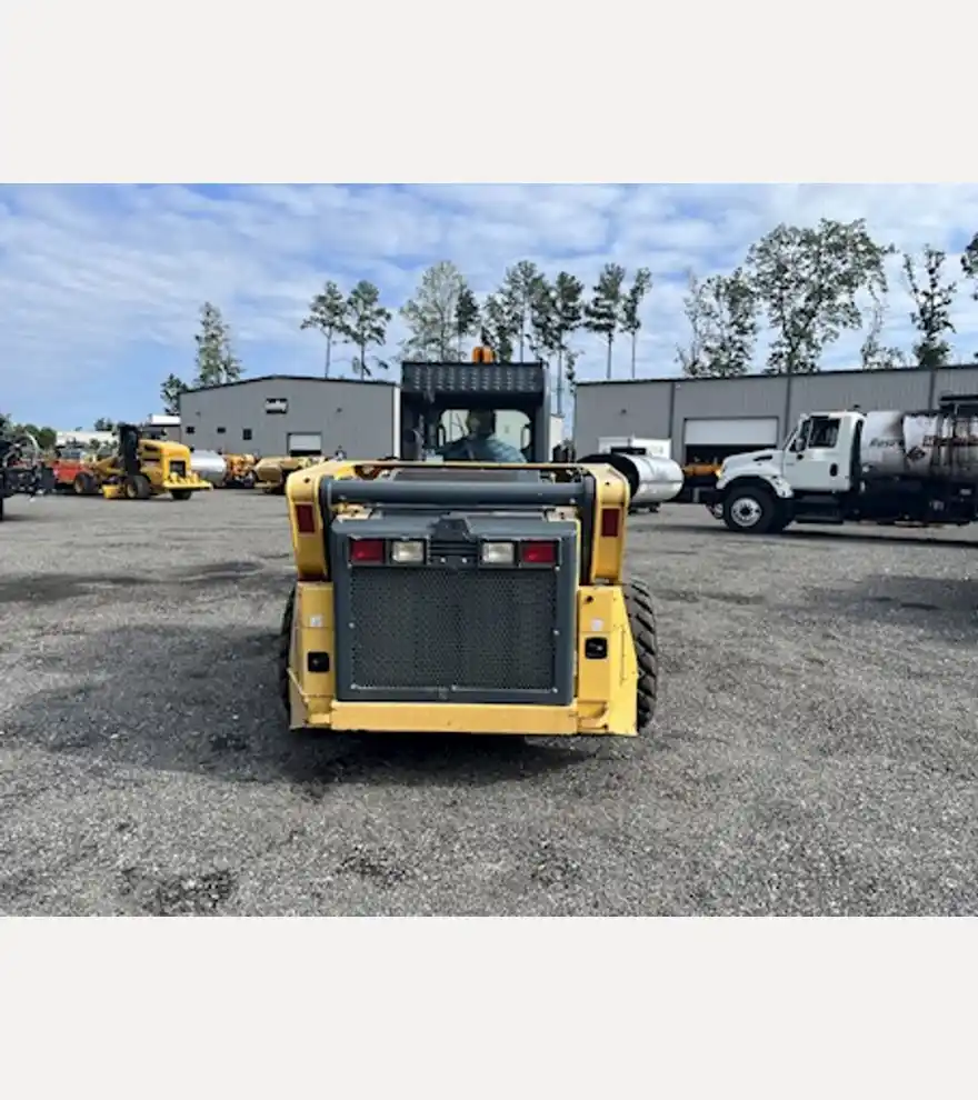 2019 Gehl V420 Skid Steer - Gehl Skid Steers - gehl-skid-steers-v420-skid-steer-c2f7297c-2.jpg