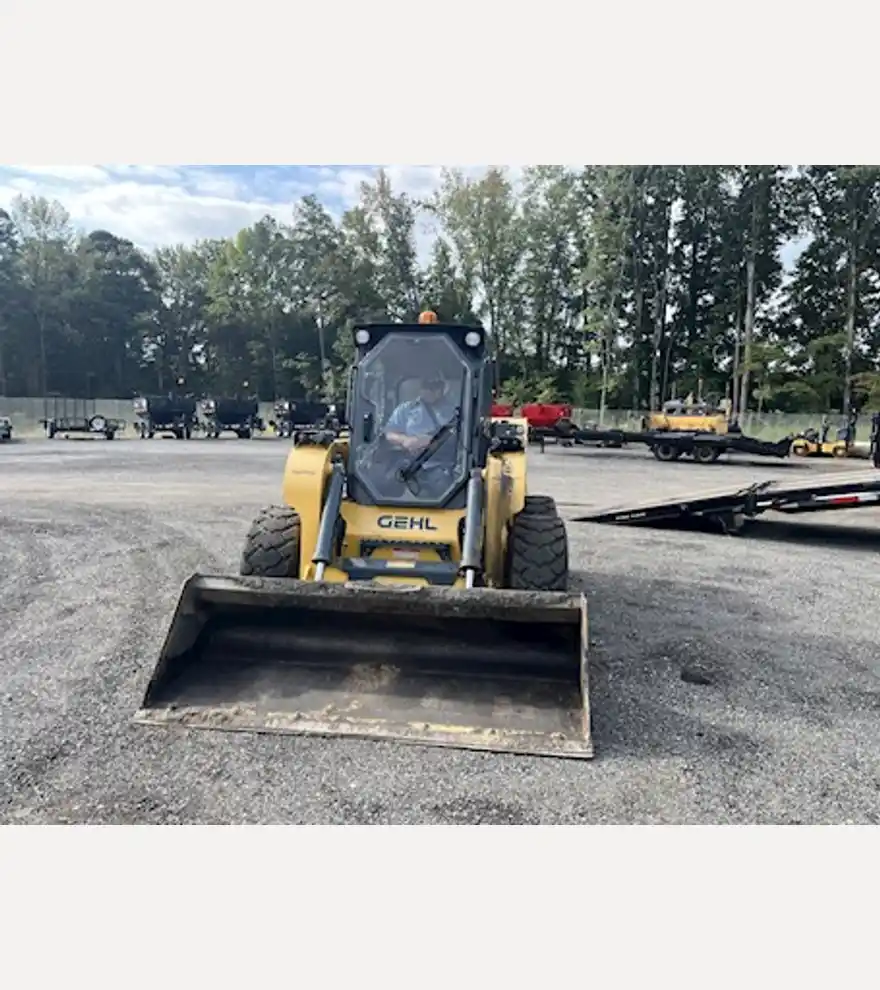 2019 Gehl V420 Skid Steer - Gehl Skid Steers - gehl-skid-steers-v420-skid-steer-c2f7297c-4.jpg