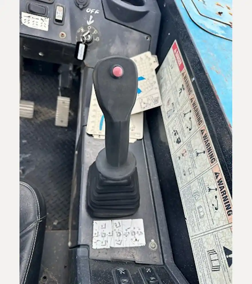 2014 Genie 1056 Telehandler Lift (4x4) - Genie Forklifts - genie-forklifts-1056-telehandler-lift-4x4-3fa96cea-5.jpg