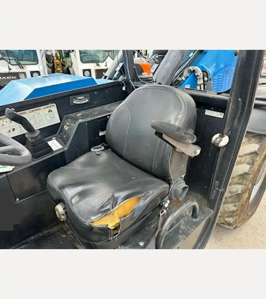 2014 Genie 1056 Telehandler Lift (4x4) - Genie Forklifts - genie-forklifts-1056-telehandler-lift-4x4-3fa96cea-6.jpg
