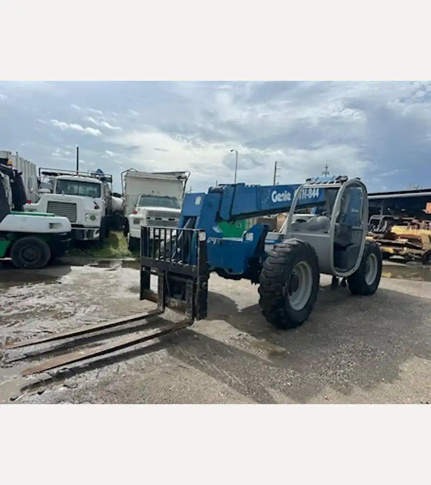 2010 Genie GTH 844 Telehandler Lift - Genie Forklifts - genie-forklifts-gth-844-telehandler-lift-ce322e23-1.jpg