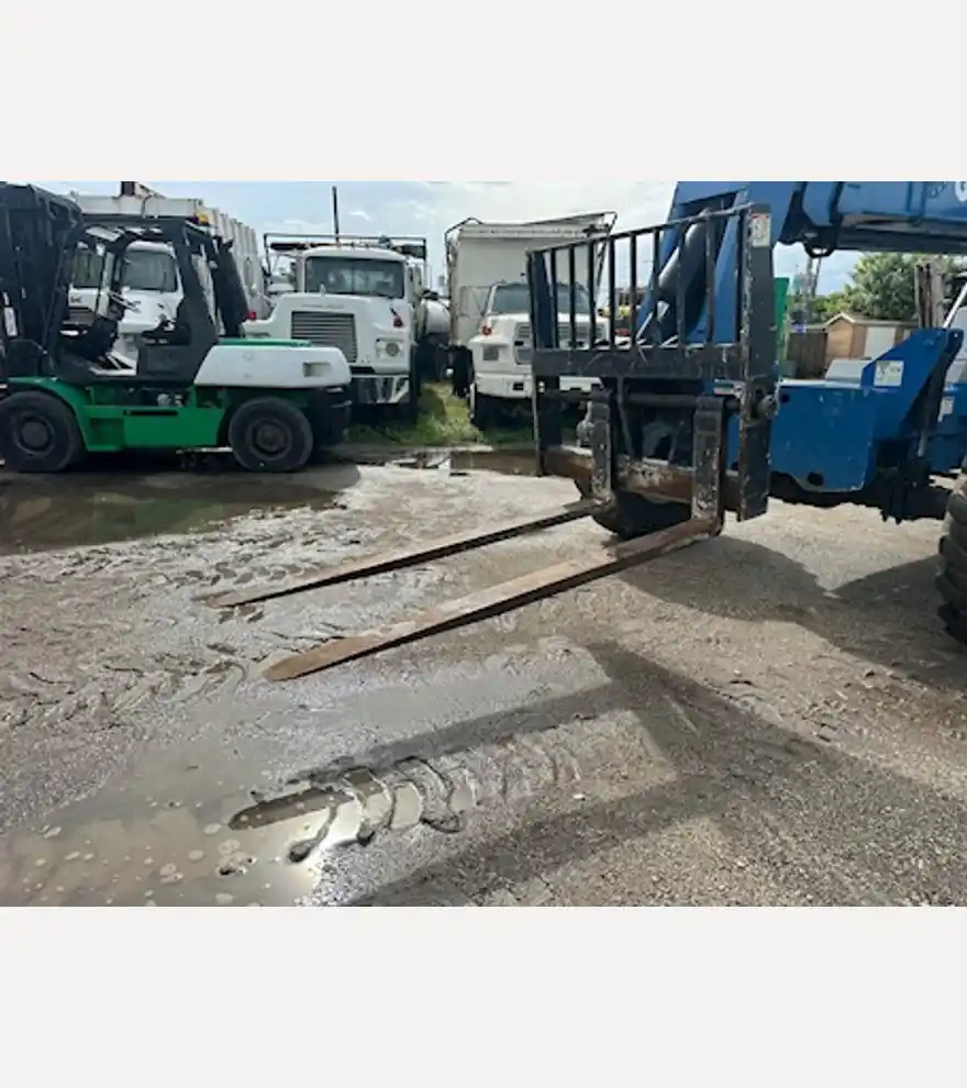 2010 Genie GTH 844 Telehandler Lift - Genie Forklifts - genie-forklifts-gth-844-telehandler-lift-ce322e23-5.jpg