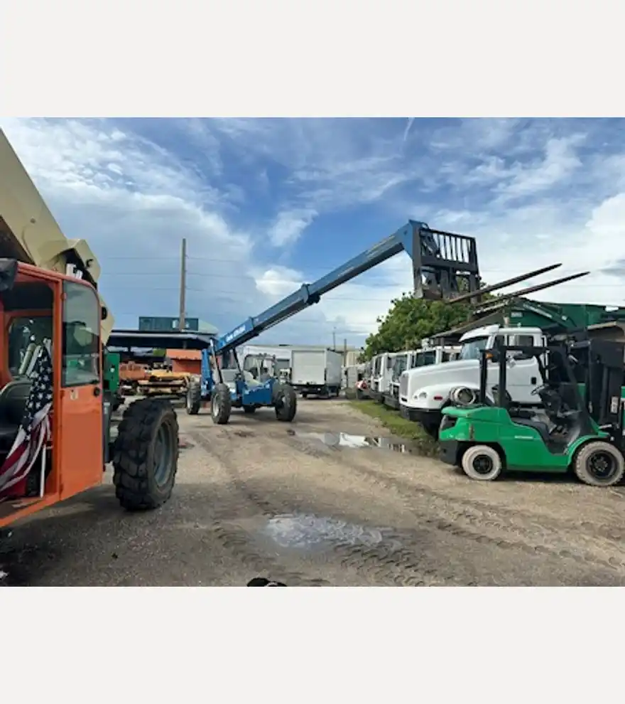 2010 Genie GTH 844 Telehandler Lift - Genie Forklifts - genie-forklifts-gth-844-telehandler-lift-ce322e23-6.jpg